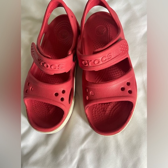 CROCS Kids Bright Red Sandals - Picture 1 of 4
